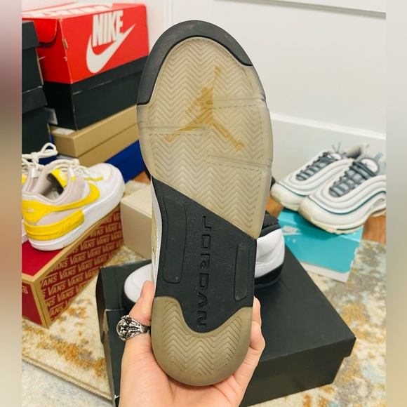 Like New Youth Sz 7Y (Euro Sz 40) Jordan 5 Retro BG Sneakers Olympic Gold Metal - Picture 14 of 15